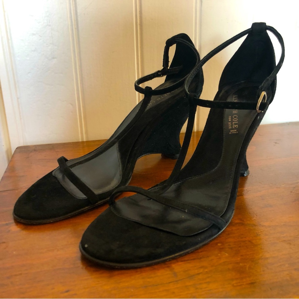 Kenneth Cole New York Black Suede T-Strap Heeled Sandals